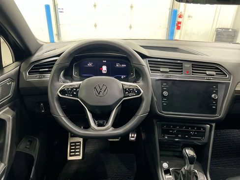 Used 2022 Volkswagen Tiguan SEL R-Line AWD/4WD image 11