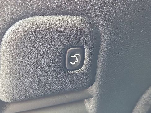 Used 2019 Jeep Grand Cherokee Limited AWD/4WD image 25