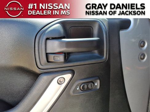 Used 2018 Jeep Wrangler Unlimited Sahara w/ Connectivity Group image 11