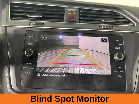 Used 2021 Volkswagen Tiguan SE image 16