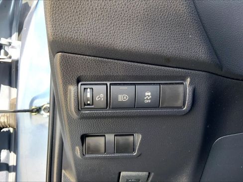 Certified 2026 Toyota Corolla Cross XLE FWD image 33
