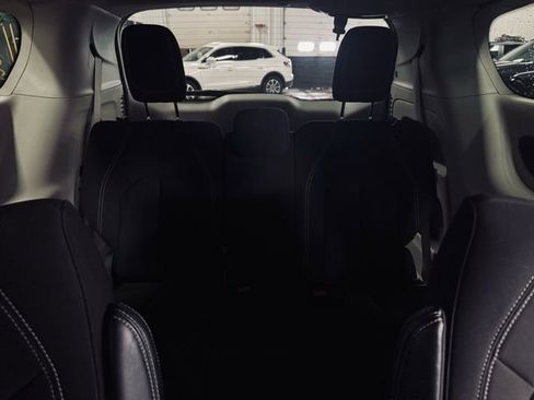 Used 2023 Chrysler Voyager LX image 21