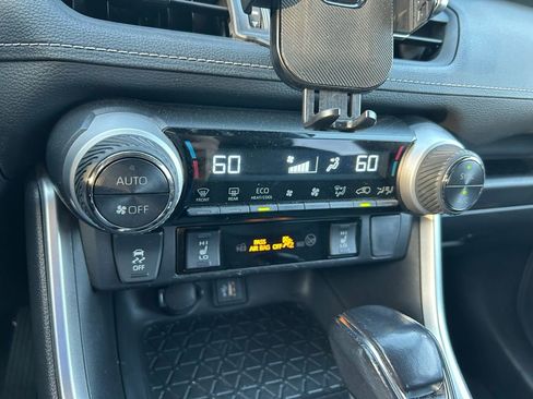 Used 2023 Toyota RAV4 XLE Premium image 27