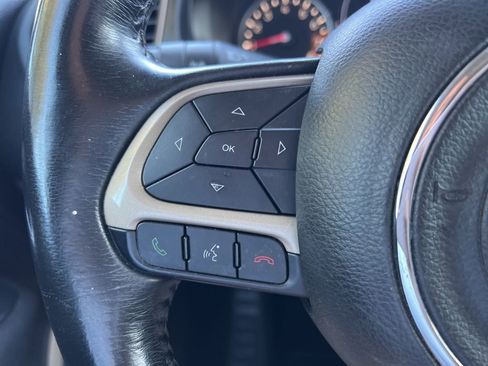 Used 2017 Jeep Renegade Latitude image 24