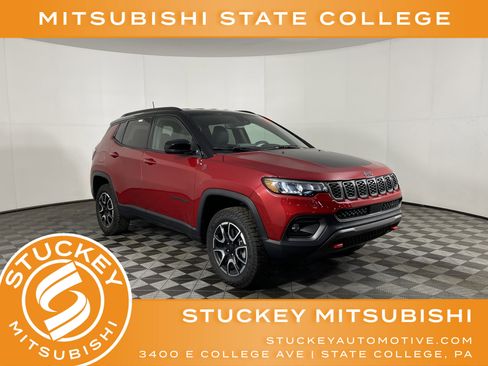 Used 2024 Jeep Compass Trailhawk image 1