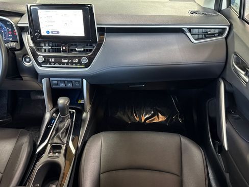Used 2023 Toyota Corolla Cross XLE w/ Convenience Package FWD image 32