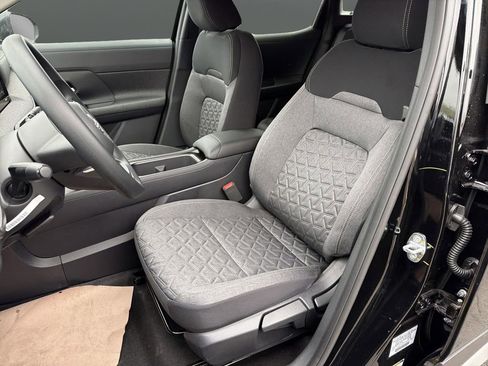 New 2026 Nissan Kicks SV image 4