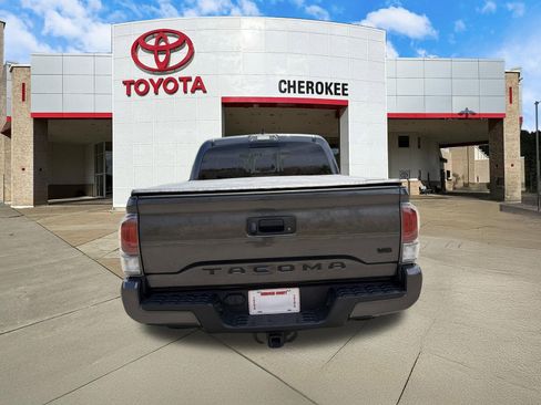Used 2022 Toyota Tacoma TRD Sport image 6