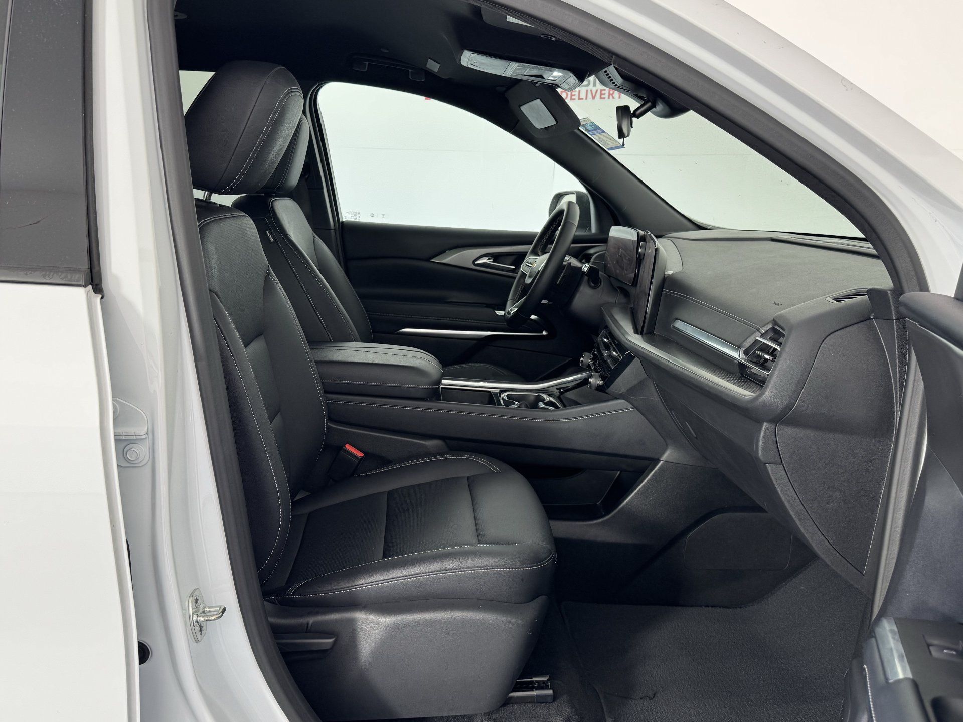 Used 2025 Chevrolet Traverse LT FWD image 20
