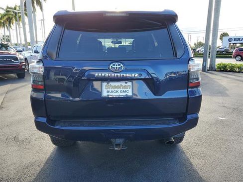 Used 2018 Toyota 4Runner SR5 Premium image 4