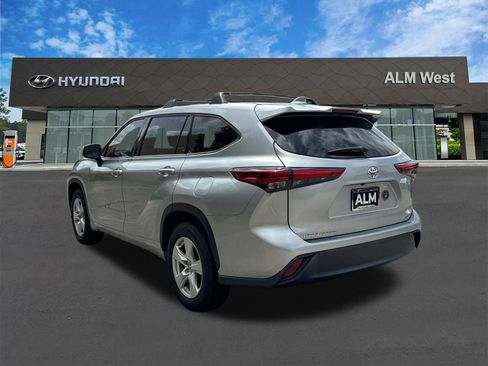 Used 2021 Toyota Highlander LE FWD image 7