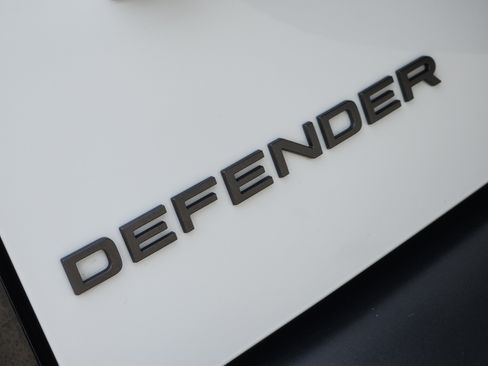Used 2026 Land Rover Defender 110 X-Dynamic SE AWD/4WD image 12