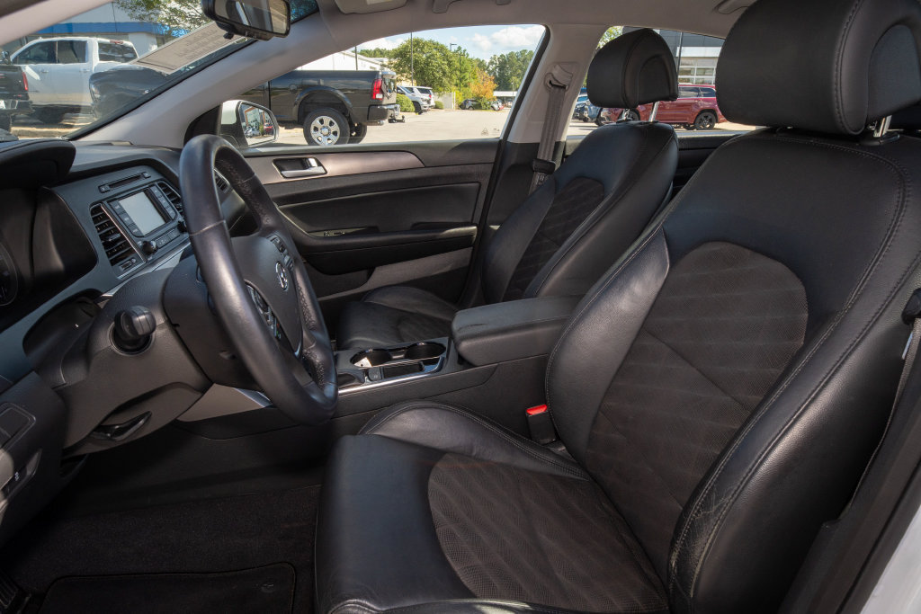 Used 2015 Hyundai Sonata Sport w/ Option Group 03 FWD image 15