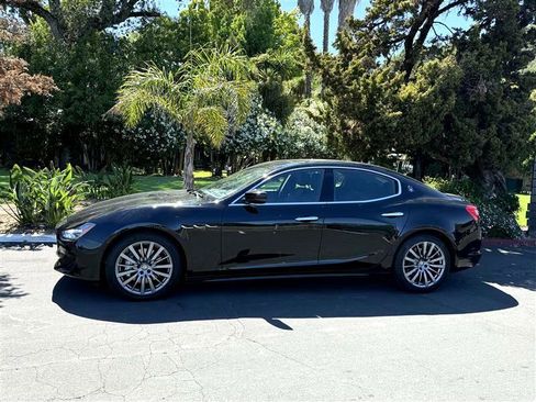 Used 2018 Maserati Ghibli image 2