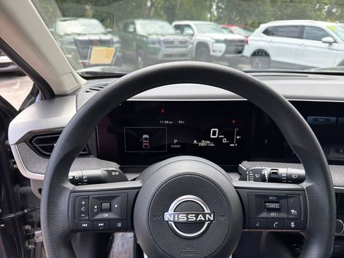 Certified 2025 Nissan Kicks SV FWD image 18