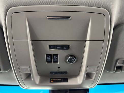 Used 2017 GMC Yukon XL SLT w/ Premium Edition image 34