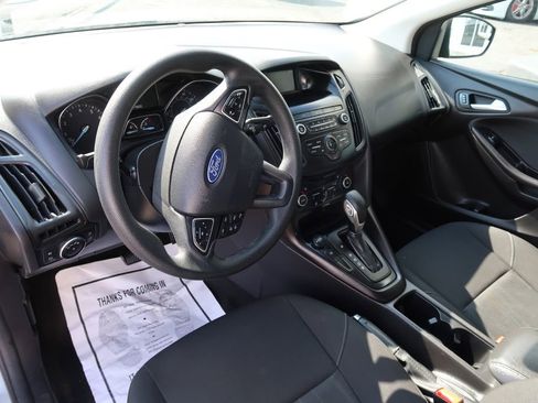 Used 2018 Ford Focus SE w/ SE Appearance Package image 5