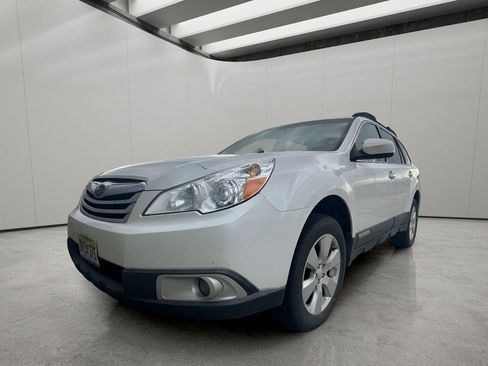 Used 2010 Subaru Outback 2.5i Premium AWD/4WD image 1