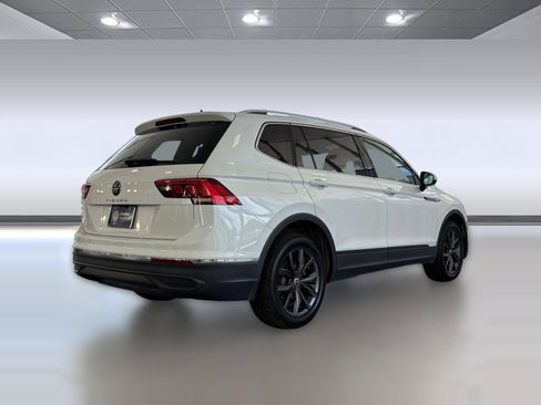 Certified 2023 Volkswagen Tiguan SE w/ Panoramic Sunroof Package FWD image 9