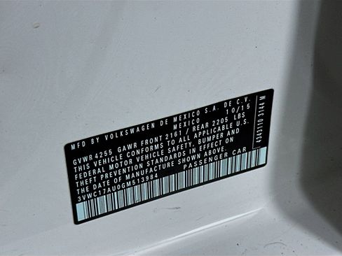 Used 2016 Volkswagen Golf S image 30