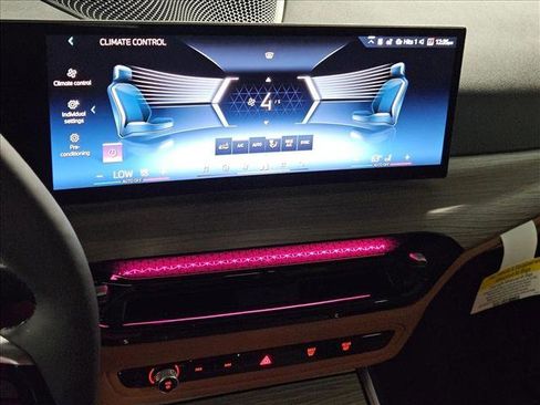 Used 2025 BMW 330i Sedan w/ Premium Package image 12