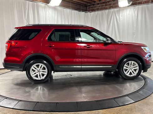 Used 2019 Ford Explorer XLT w/ Equipment Group 202A AWD/4WD image 6