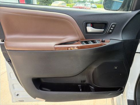 Used 2020 Toyota Sienna Limited Premium AWD/4WD image 12
