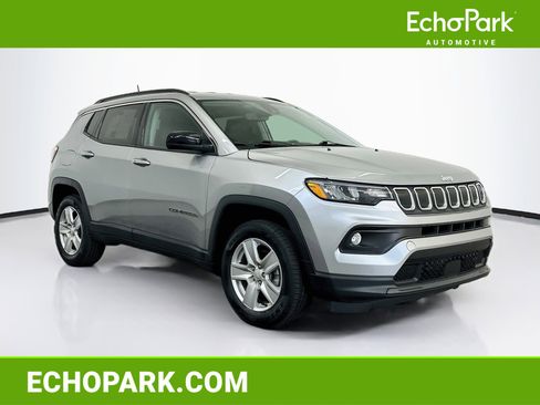 Used 2022 Jeep Compass Latitude w/ Convenience Group AWD/4WD image 1