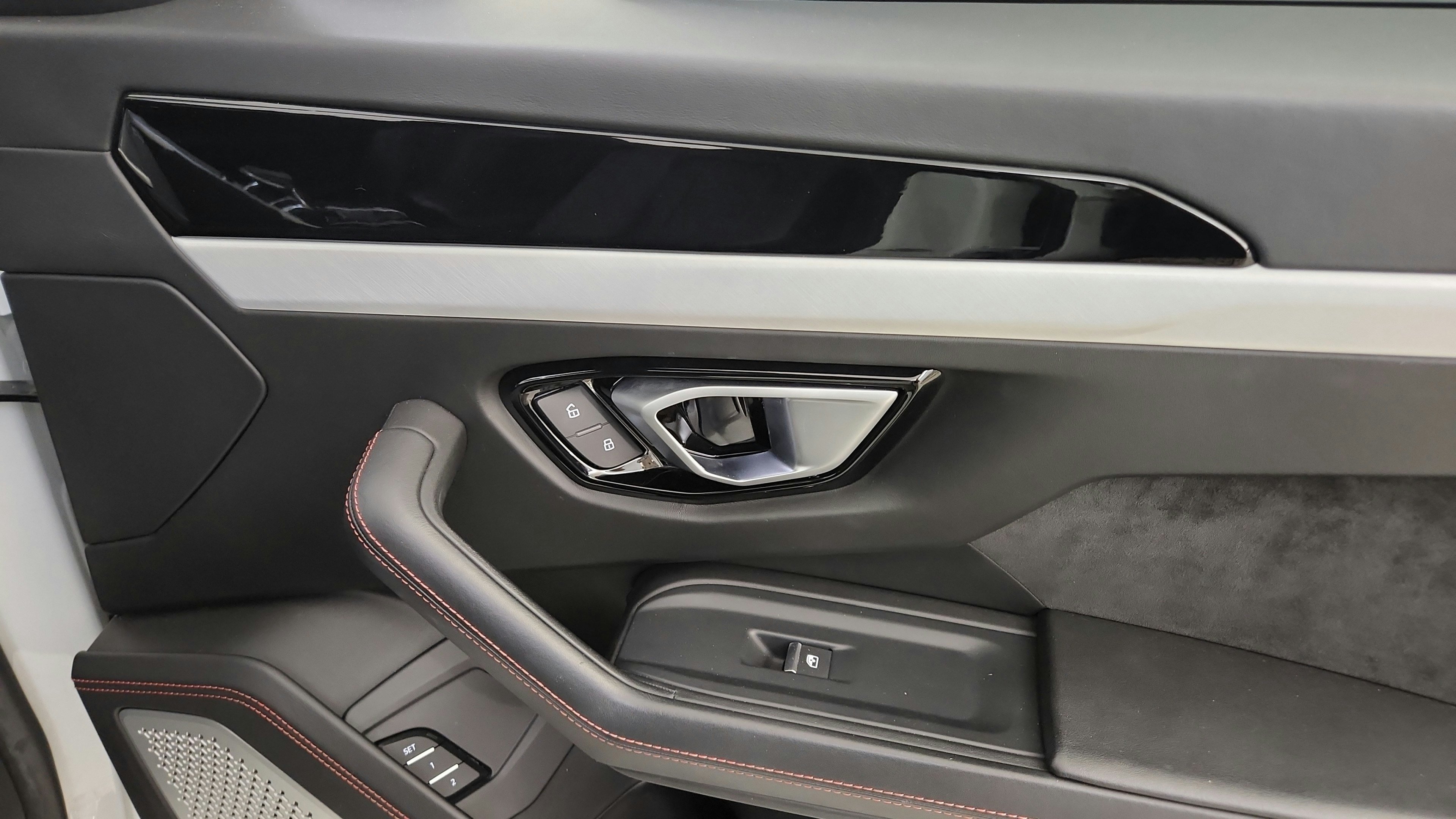Used 2023 Lamborghini Urus S AWD/4WD image 36