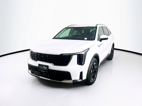 Used 2024 Kia Sorento S image 3