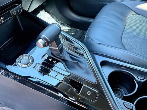 Used 2024 Kia Niro EX image 16