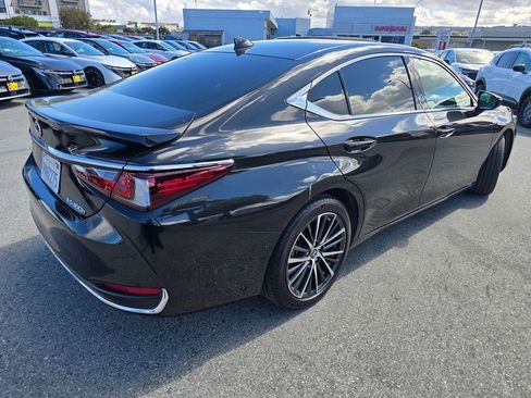 Used 2025 Lexus ES 300h w/ Premium Package FWD image 4