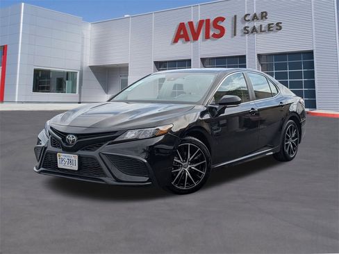 Used 2024 Toyota Camry SE image 1