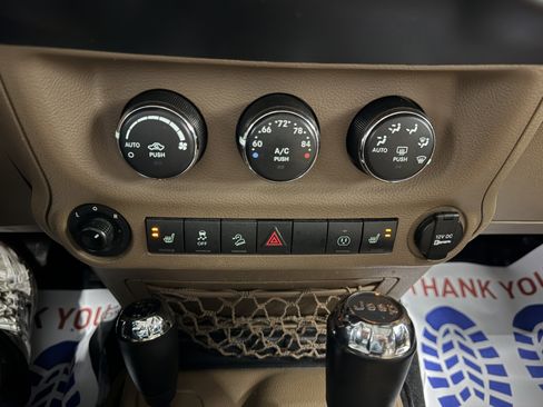 Used 2016 Jeep Wrangler Unlimited Sahara w/ Connectivity Group image 17