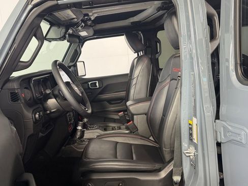 Used 2025 Jeep Gladiator Rubicon AWD/4WD image 21