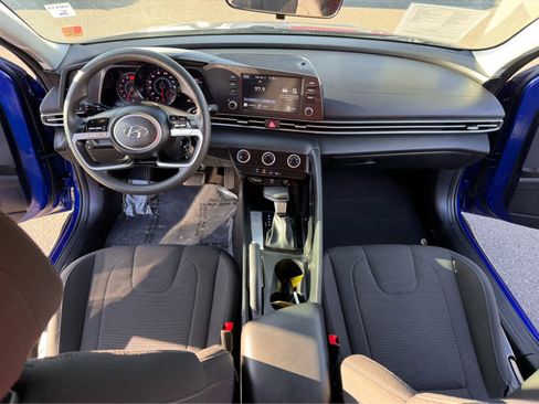 Used 2021 Hyundai Elantra SE image 14