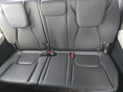 Used 2024 Kia Carnival LX image 17