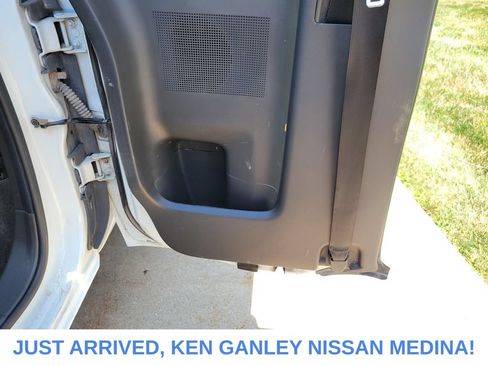 Used 2018 Nissan Frontier SV w/ Value Truck Package AWD/4WD image 17
