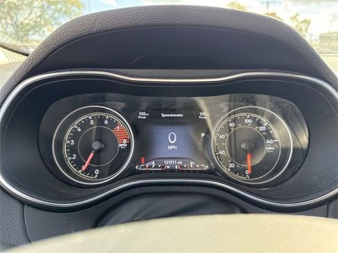 Used 2021 Jeep Cherokee Limited image 23