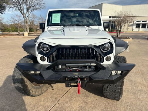 Used 2016 Jeep Wrangler Unlimited Rubicon w/ Connectivity Group image 3