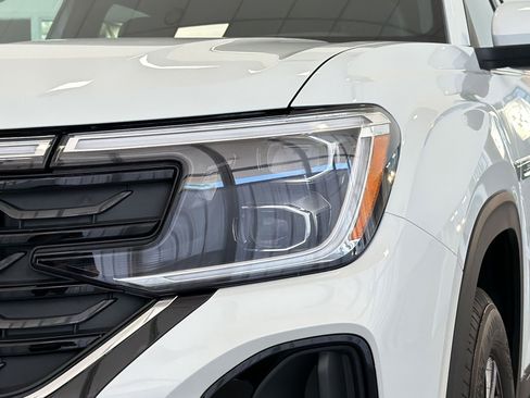 New 2026 Volkswagen Atlas Cross Sport SE AWD/4WD image 11
