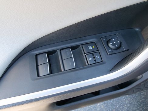 Used 2025 Toyota RAV4 Limited image 17