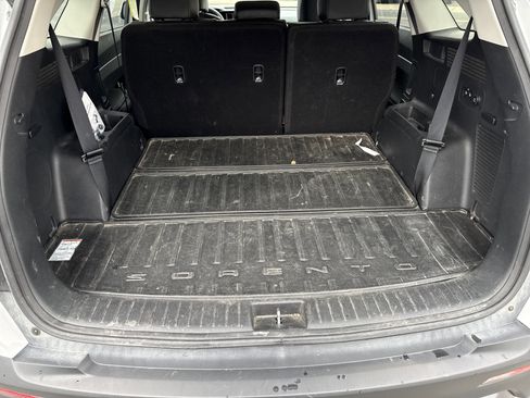 Certified 2023 Kia Sorento S w/ Panoramic Sunroof Package image 5