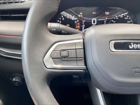 Used 2025 Jeep Compass Trailhawk AWD/4WD image 21
