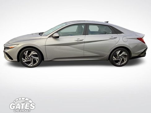 Used 2025 Hyundai Elantra SEL FWD image 6