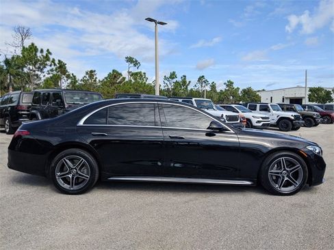 Used 2024 Mercedes-Benz S 580e 4MATIC Sedan image 3
