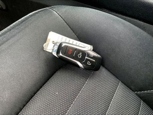 Used 2016 Ford Edge SE image 11