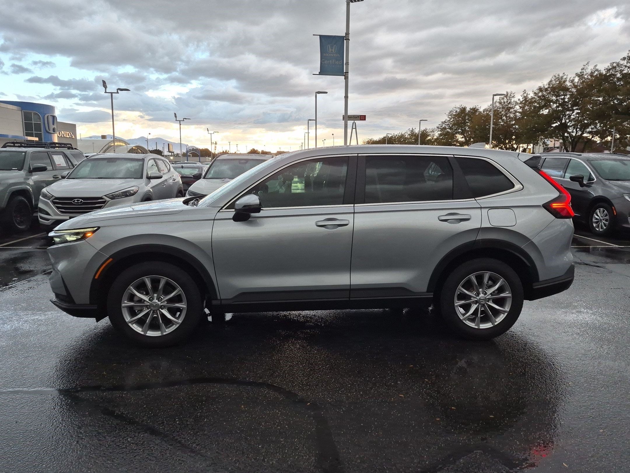 Used 2025 Honda CR-V EX-L image 9