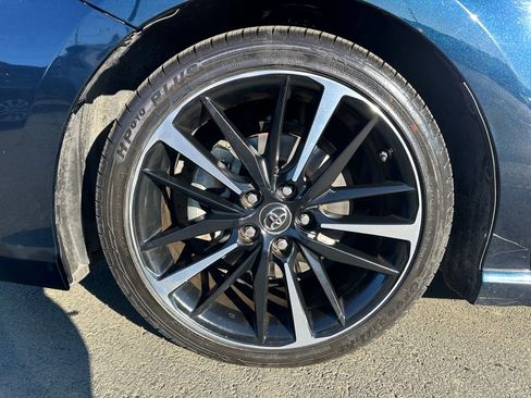 Used 2018 Toyota Camry XSE image 12