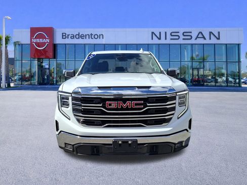 Used 2025 GMC Sierra 1500 SLT image 2